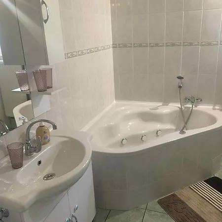 Janka Vendeghaz Eğri